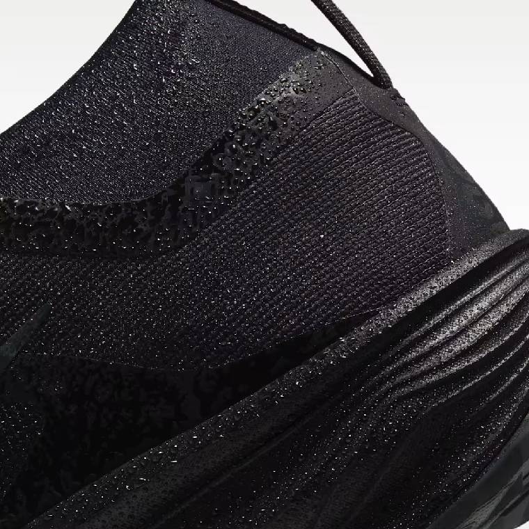 Детайлен изглед на петата на мъжки маратонки Nike Pegasus Trail Gore-Tex в черно 
