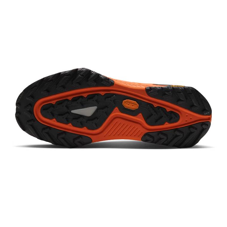Мъжки маратонки ACG ZEGAMA TRAIL GTX в сиво и оранжево, изглед към подметката