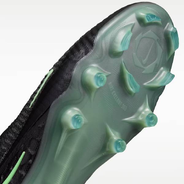 Подметка на футболни обувки Nike Phantom 6 Elite FG в черно и зелено с Cyclone 360 бутони за естествена трева.